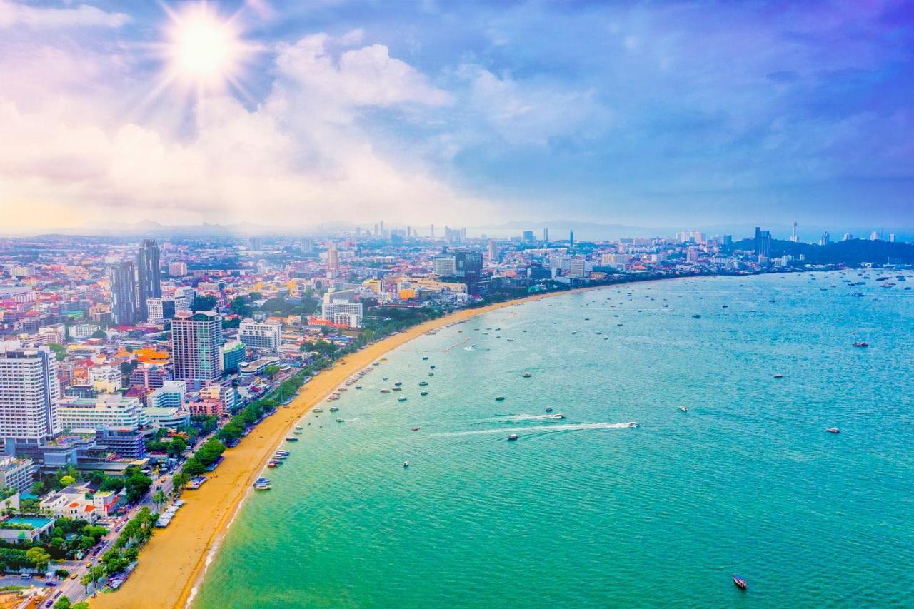 By Dee @Jomtien Otel Pattaya Dış mekan fotoğraf
