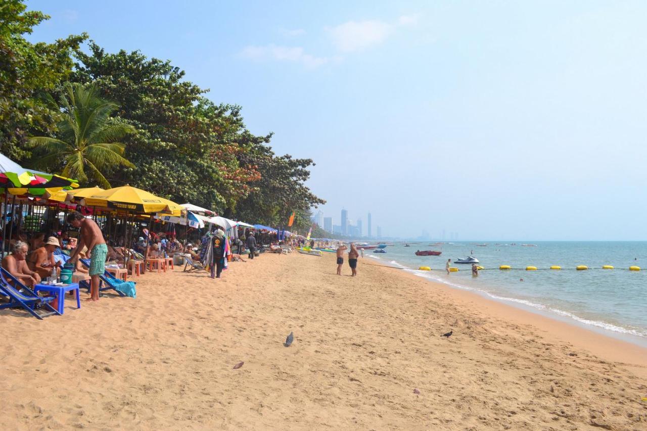 By Dee @Jomtien Otel Pattaya Dış mekan fotoğraf