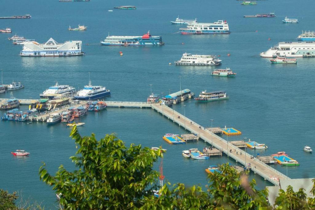 By Dee @Jomtien Otel Pattaya Dış mekan fotoğraf