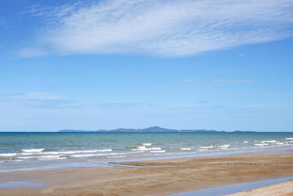 By Dee @Jomtien Otel Pattaya Dış mekan fotoğraf