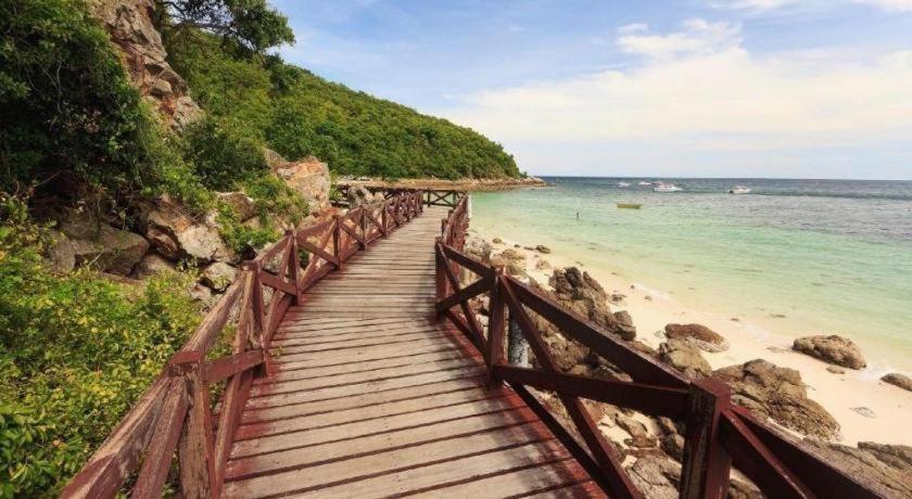 By Dee @Jomtien Otel Pattaya Dış mekan fotoğraf