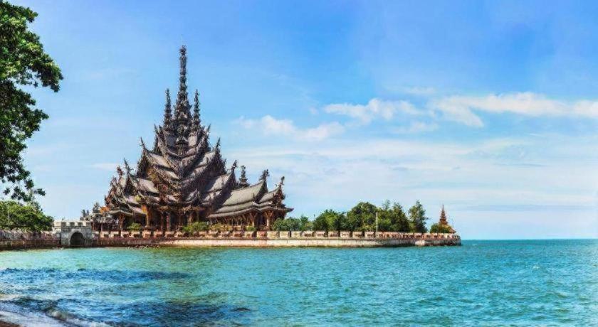 By Dee @Jomtien Otel Pattaya Dış mekan fotoğraf