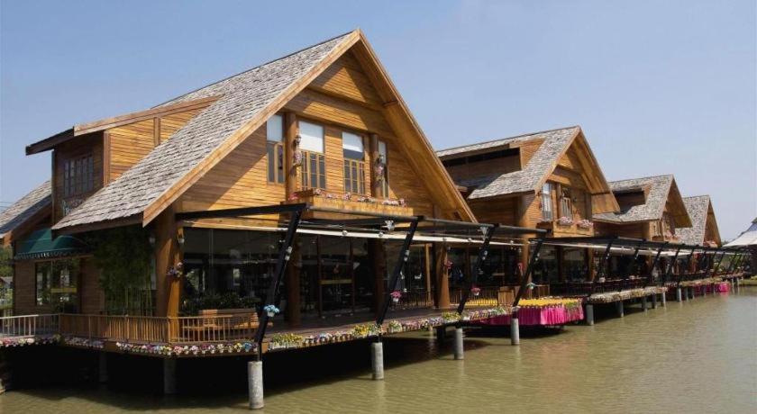 By Dee @Jomtien Otel Pattaya Dış mekan fotoğraf