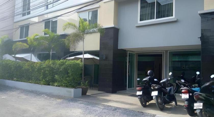 By Dee @Jomtien Otel Pattaya Dış mekan fotoğraf
